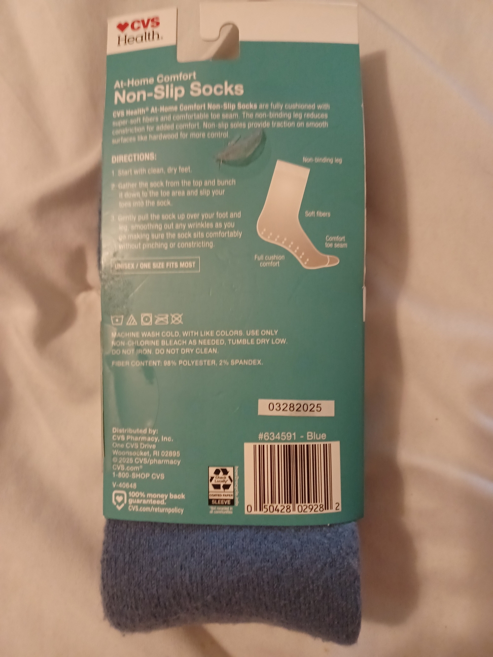 Comfort non-slip crew socks feature a soft, non-binding leg design and rubbe - Picture 2 of 2